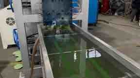 قیمت خوب دستگاه ساخت نوار PET تک پیچ خودکار با دقت بالا برای خط تولید نوار بسته بندی PET آنلاین